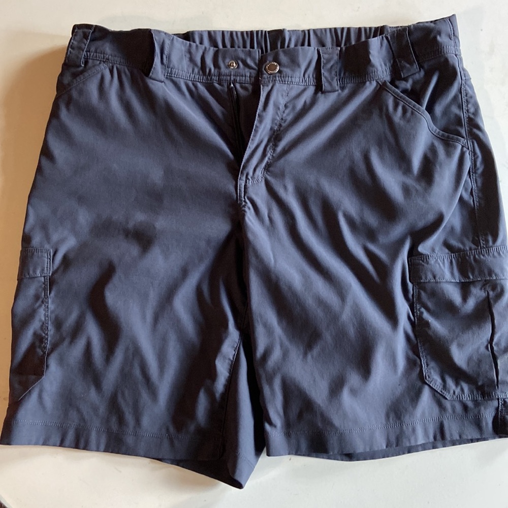 Duluth Trading Company 10” inseam gray shorts - sz18 - front,back,side pockets